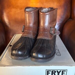 Frye Veronica Duck Engineer 8.5